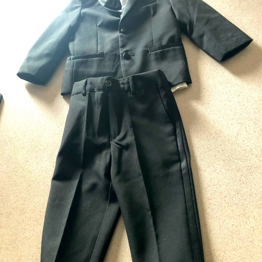 Boys 2T Tuxedo with shoes